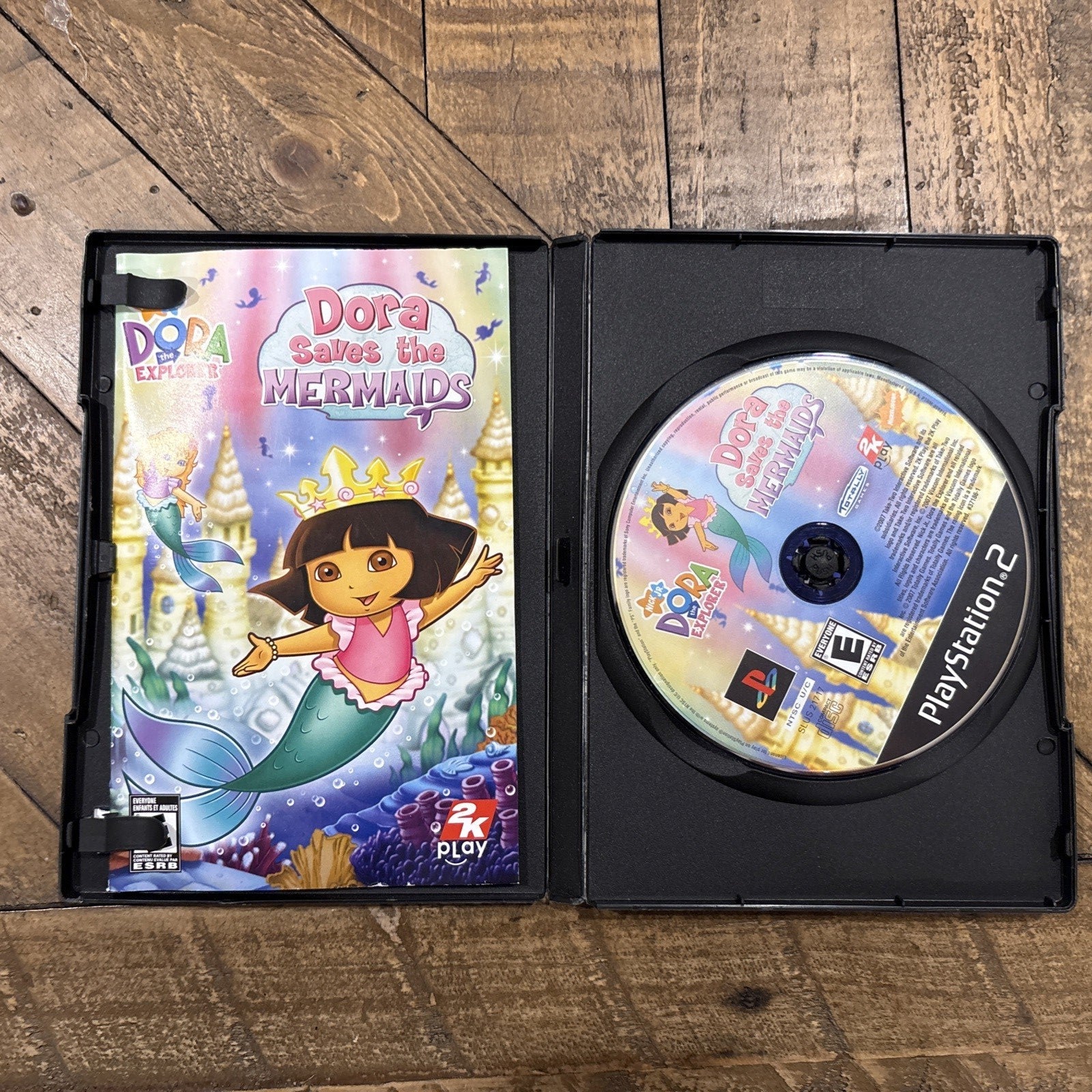 Inside of Dora Saves the Mermaids PlayStation 2 case