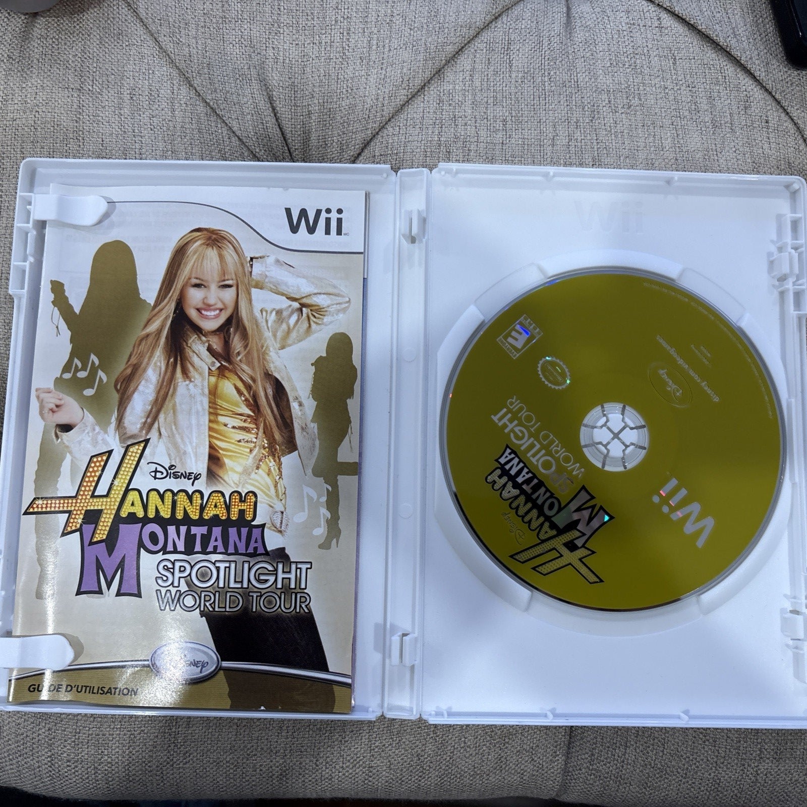 Inside of  Hannah Montana: Spotlight World Tour Nintendo Wii case