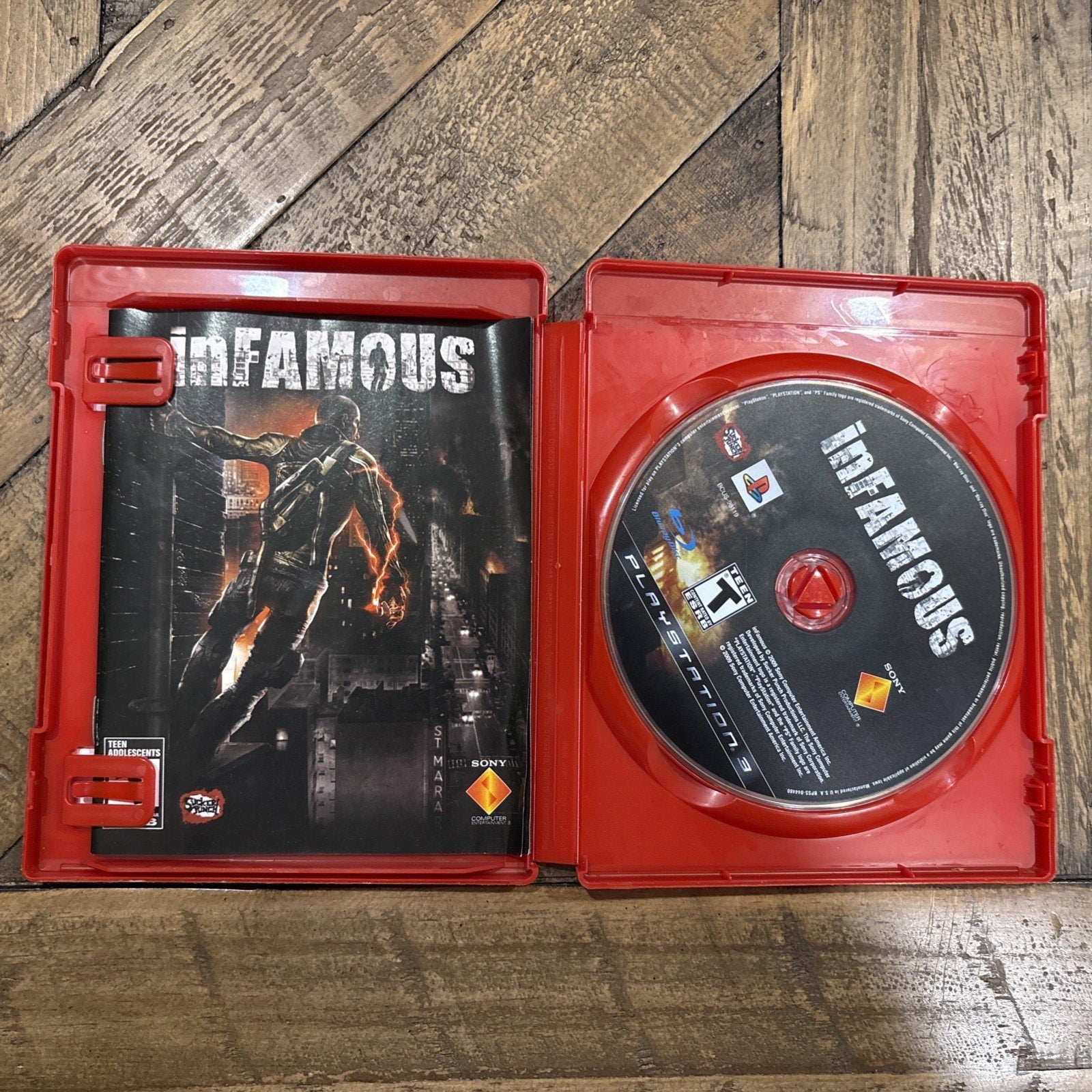 Inside of Infamous PlayStation 3 case