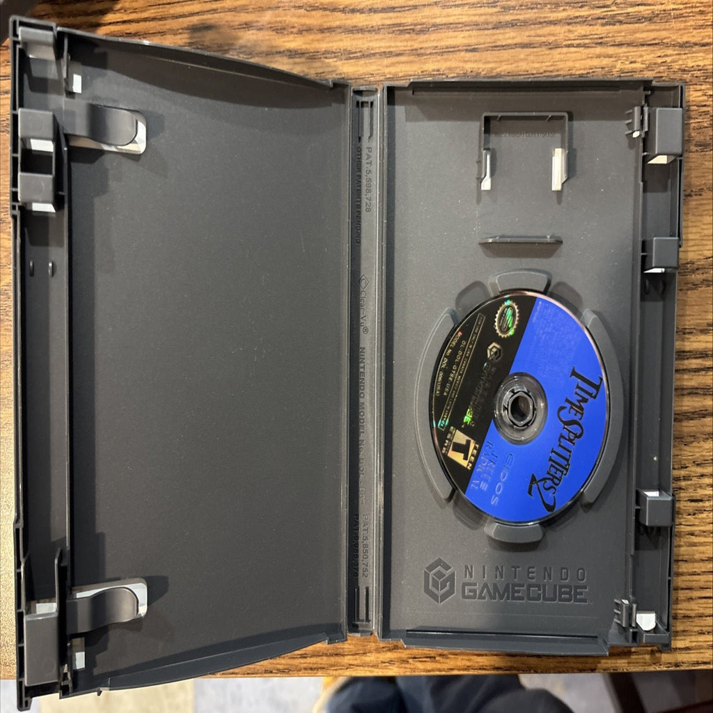 Inside of TimeSplitters 2 GameCube case